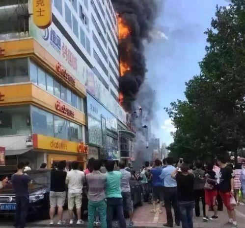 朝阳广场吃瓜事件,一场引发热议的街头现象揭秘