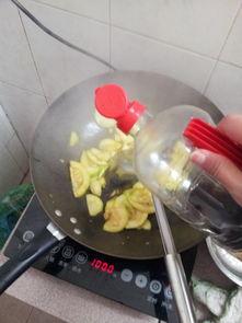 云南小瓜要削皮吃吗,云南小瓜食用前的处理方法探讨